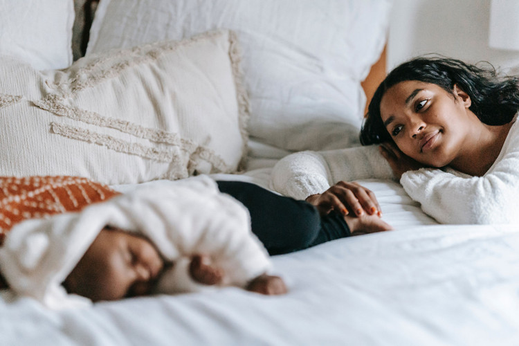 Artikelbild: Entspannt im Alltag mit Baby