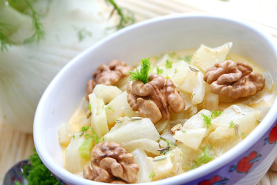 Fenchelsalat mit Walnüssen