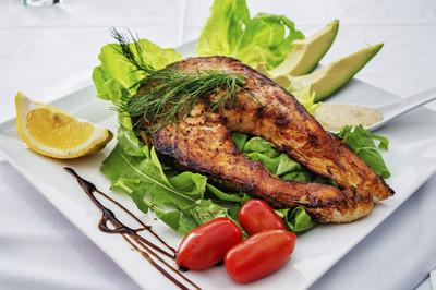 Thunfischsteak mit Gurkensalat