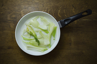 In Hartkäse gebackener Fenchel