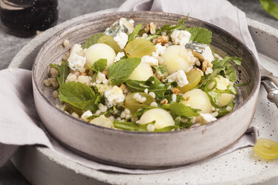 Salat mit Melone und Schafskäse