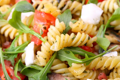 Nudelsalat mit Tomaten & Oliven (vgn)