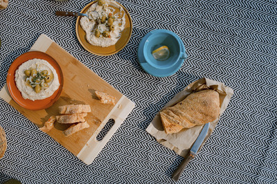 Hummus mit Baguette & Salat (vgn)