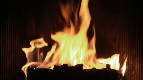 Vorschaubild: Premium Kamin - Das Feuer brennt heiß