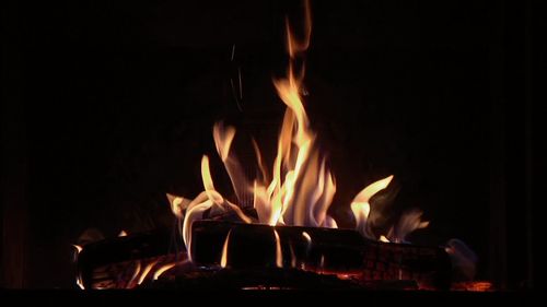 Vorschaubild: Premium Kamin - Kaminfeuer spät am Abend