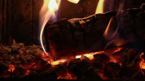 Vorschaubild: Premium Kamin - Nah am Feuer