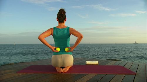 Vorschaubild: Pilates für den Rücken - Tennisball-Massage