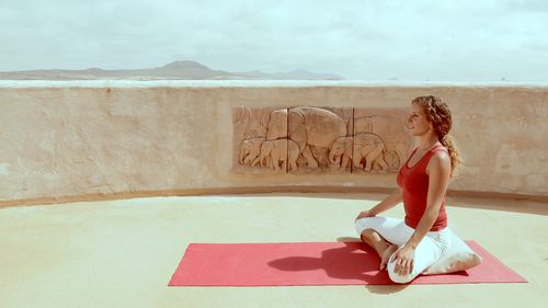 Vorschaubild: Yoga mit Samantha - Easy Moves 1a