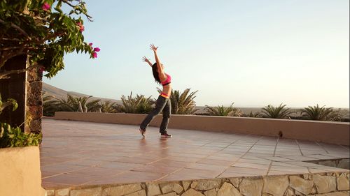 Vorschaubild: Easy Latin Dance - Cooldown & Stretch